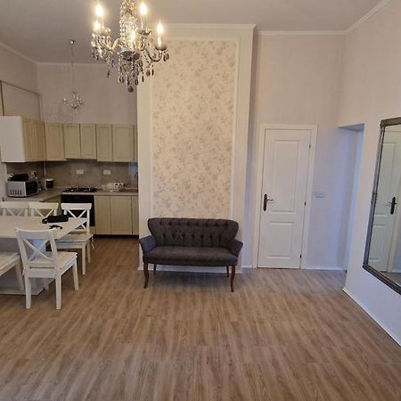 Uvs Central Luxury Apartment Gran Varadino Esterno foto