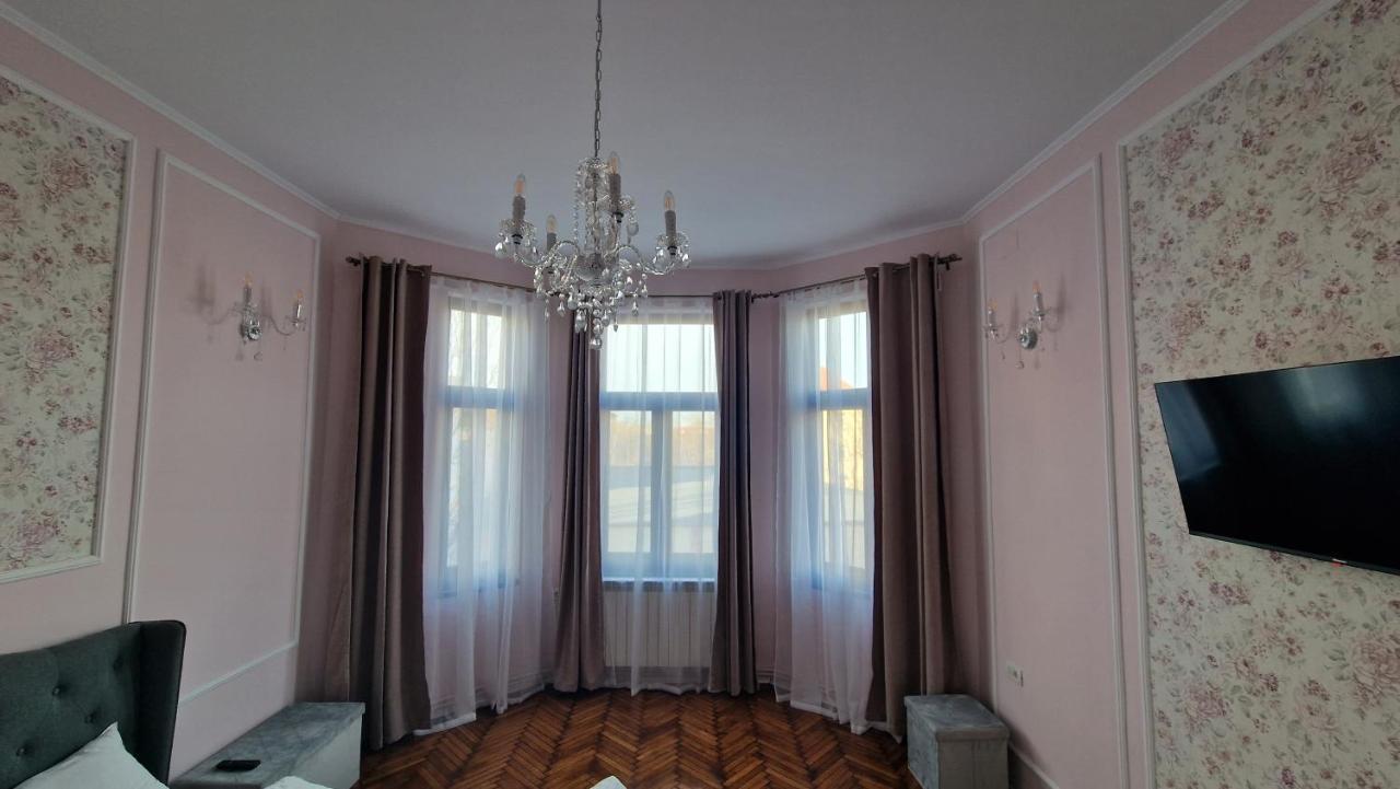 Uvs Central Luxury Apartment Gran Varadino Esterno foto