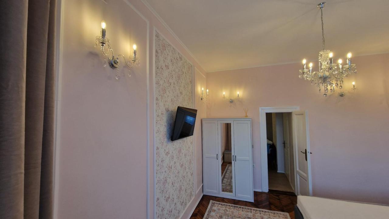 Uvs Central Luxury Apartment Gran Varadino Esterno foto