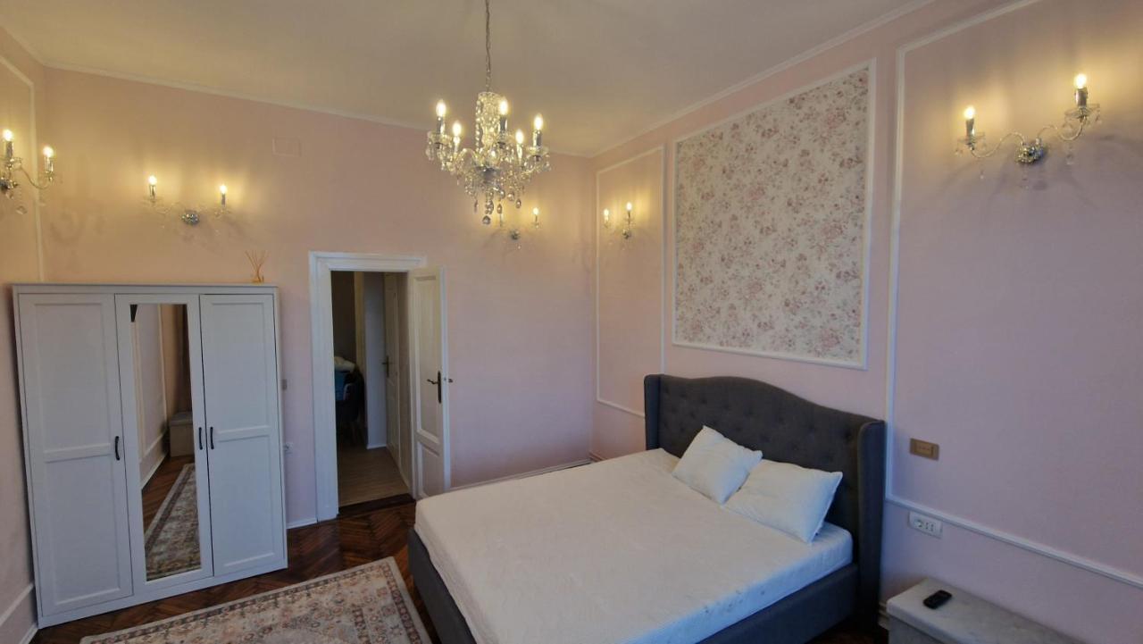 Uvs Central Luxury Apartment Gran Varadino Esterno foto
